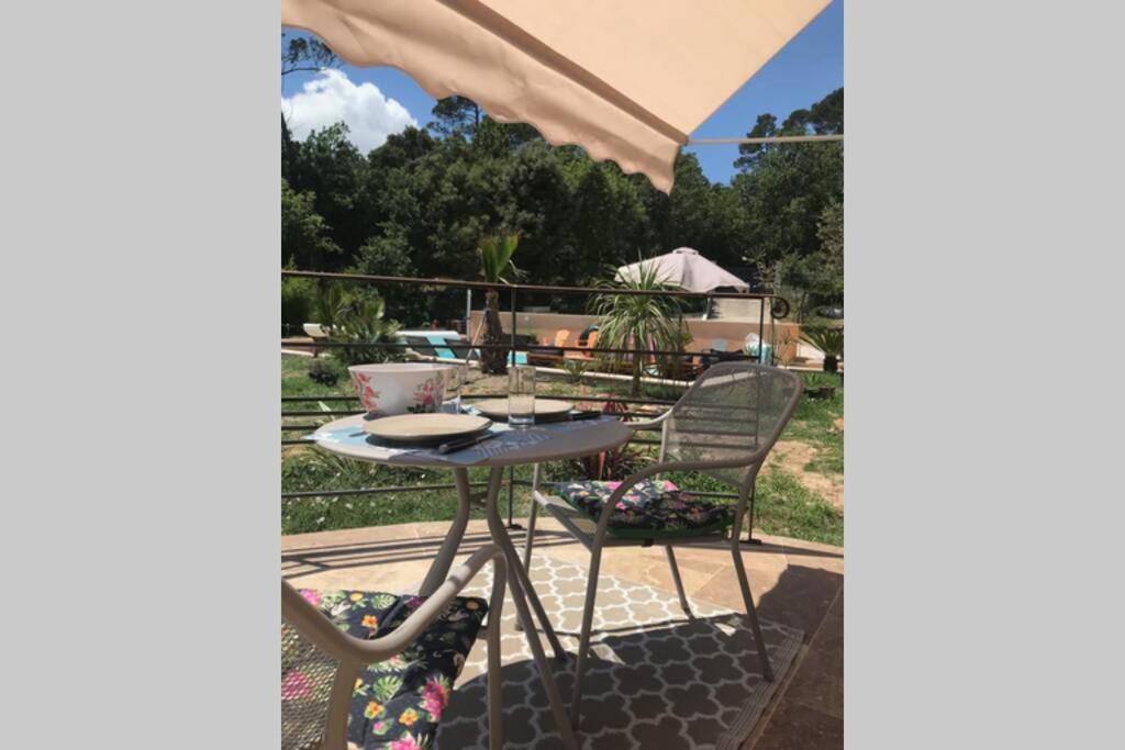 Logement Attenant A Une Villa T2 Avec Terrasse . Besse-sur-Issole Екстериор снимка